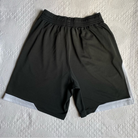 $5 or 3/$10 Men’s Under Armor Black Athletic Shorts Size Medium - Picture 2 of 5